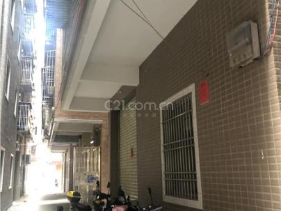 海丰城东龙山路鸿涛阁左侧第3栋居家楼