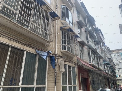 东湖五巷136号 3室 2厅 143.82平米