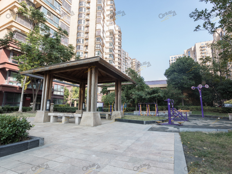 玉山小区 当前小区13518元/平米          小区位置 昆山-玉山-逸景湾