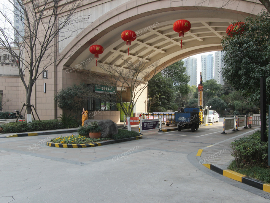 当前小区102295元/平米          小区位置 工业园区-玲珑-玲珑湾花园