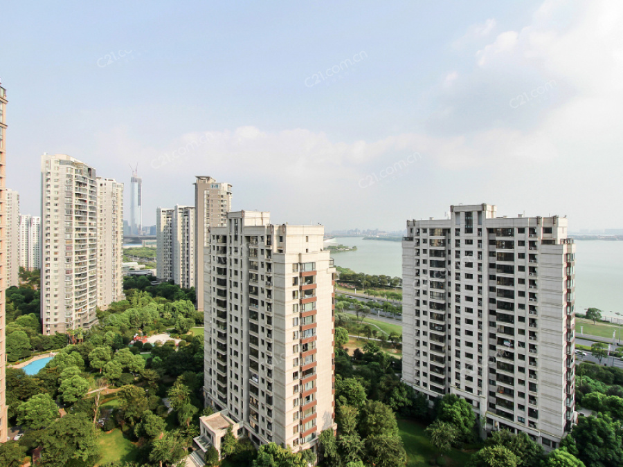 当前小区102295元/平米          小区位置 工业园区-玲珑-玲珑湾花园