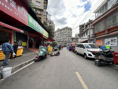 三民东路123号 3室 2厅 110平米